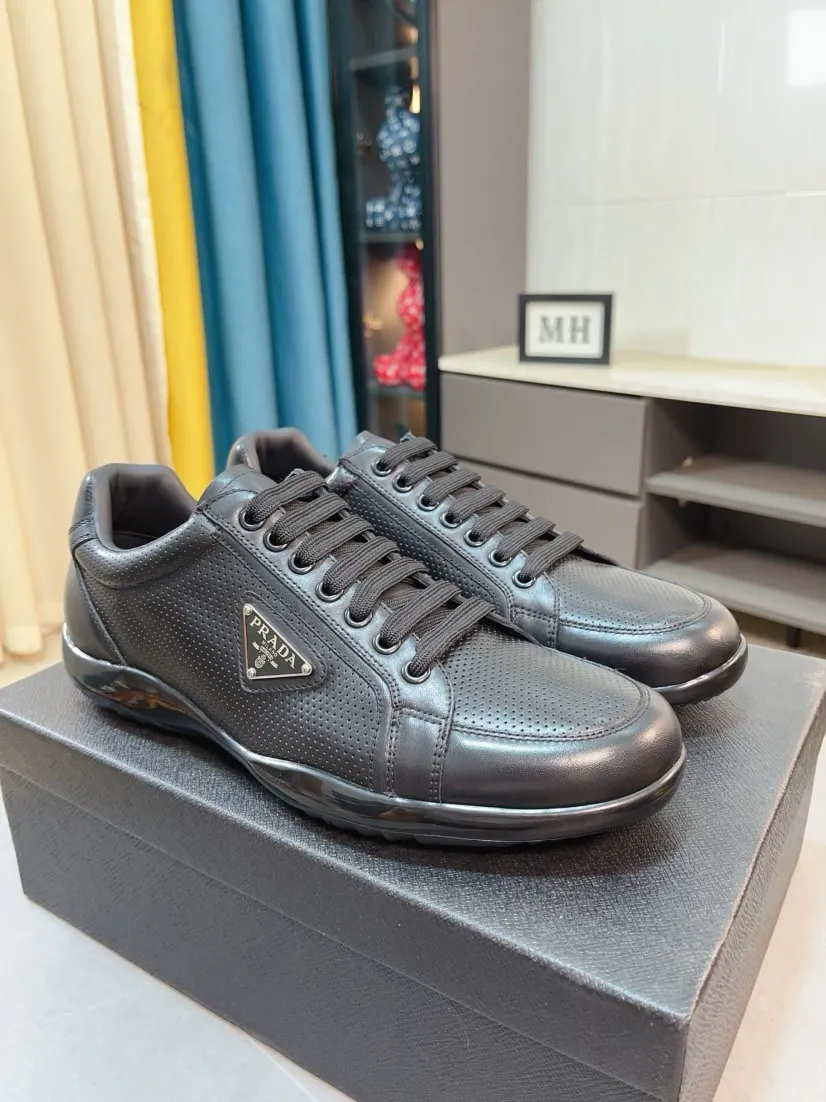 Men's shoes 💰560🌹🌹 High-quality new men's shoes 💰prada (Prada) counters are on the market at the same time. The new men's shoes and 😘fabrics are selected from imported mesh and glue-spraying technology. Imported cowhide lining. 👍🏿High-end☄️Open-molded non-slip rubber outsole, exquisite lines, simple and elegant, comfortable and high-end for leisure travel. Code number: 38 to 44